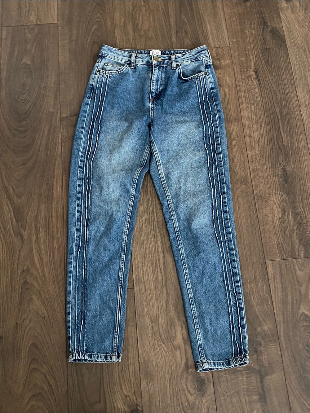 BDG Mom Fit Denim Jeans in Medium Blue Wash